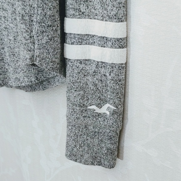 Hollister | Varsity V-Neck Hoodie Sweater | XS - Picture 4 of 5